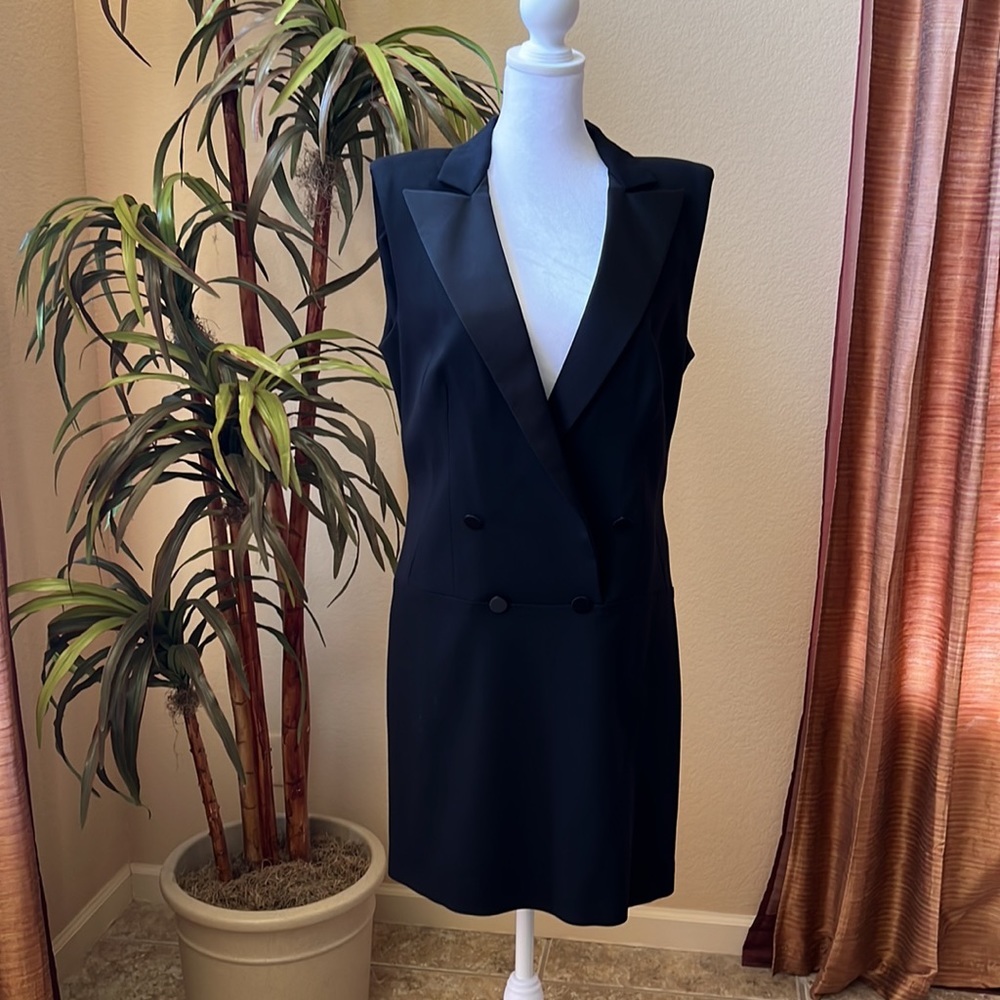 NWT- Alexander McQueen Elegant Black Tuxedo Dress, size 44. Excellent condition - Picture 2 of 10
